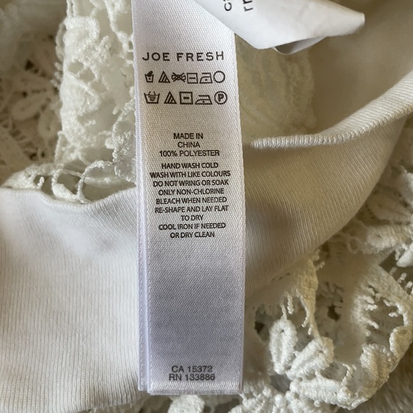 Joe Fresh Floral Lace Woman’s Top. Size Small - Picture 5 of 6